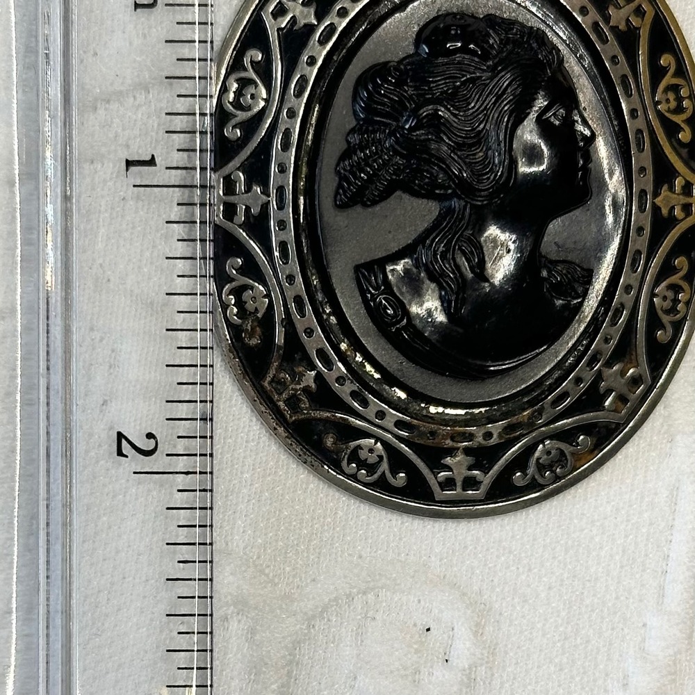 Vintage 80s Black Glass Cameo Brooch Silver Gold Tone Filigree Lady Portrait Pin - Picture 3 of 8
